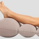 Ортопедическая подушка для ног при варикозе для профилактики и лечения