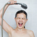 Как правильно принимать контрастный душ при варикозе?